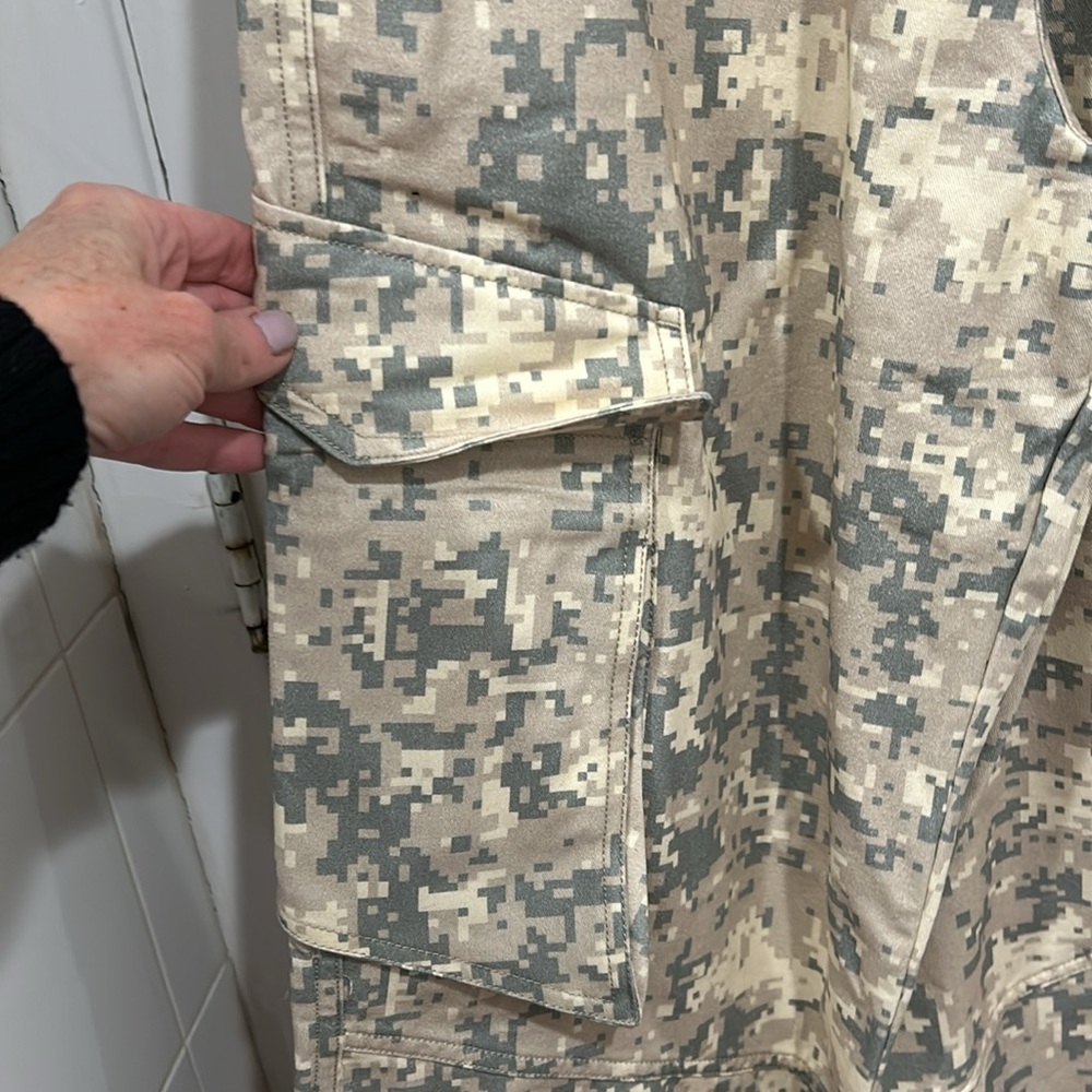 Camouflage Cargo Pants for adults - Picture 4 of 5
